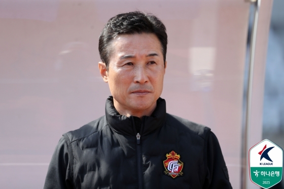 이을용 경남FC 감독. /사진=한국프로축구연맹 제공