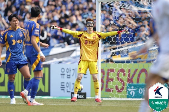 검정색 마스크를 낀 조현우. /사진=한국프로축구연맹 제공