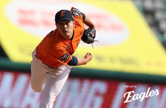 한화 문동주가 11일 인천SSG랜더스필드에서 열린 2025 KBO 시범경기 SSG전에서 6회말 등판해 역투하고 있다. /사진=한화 이글스 제공 