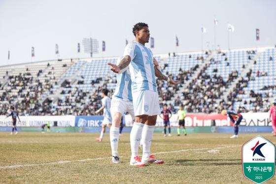 에릭이 울산HD 데뷔골을 넣고 세리머니하고 있다. /사진=한국프로축구연맹 제공