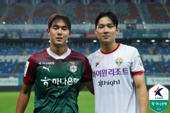 지난 시즌 윤도영(왼쪽)과 당시 강원 소속이었던 양민혁의 모습. /사진=한국프로축구연맹 제공