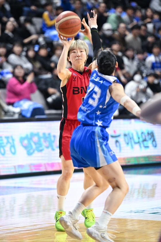 안혜지(왼쪽). /사진=WKBL 제공