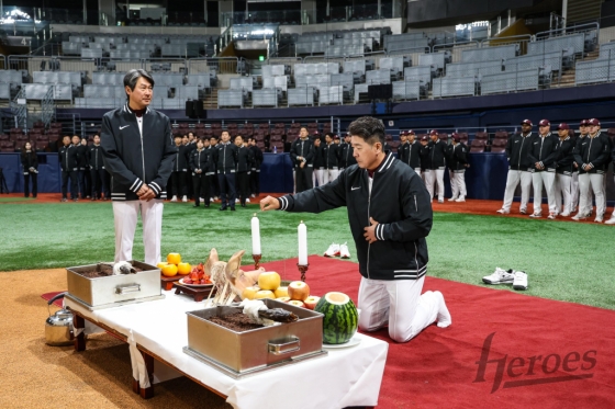 설종진 퓨처스 감독(왼쪽)과 홍원기 히어로즈 1군 감독. /사진=키움 히어로즈