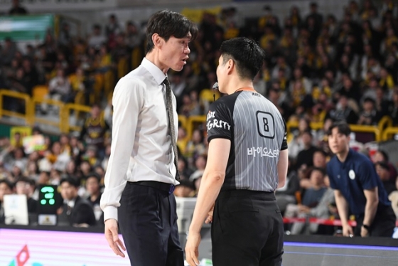 김주성 원주 DB 감독(왼쪽). /사진=KBL 제공