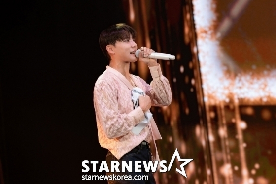 가수 김준수가 9일 서울 송파구 올림픽공원 KSPO DOME에서 열린 데뷔 20주년 기념 단독 콘서트 &#039;JX 2024 CONCERT [IDENTITY] in SEOUL&#039;(아이덴티티 인 서울, 이하 [IDENTITY])에서 멋진 무대를 선보이고 있다. / 사진제공=팜트리아일랜드, iNKODE /사진=김창현 chmt@