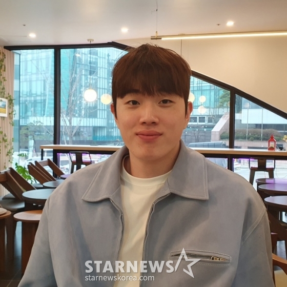 김지한이 지난 5일 서울 장충체육관에서 열린 우리카드 팬미팅에서 스타뉴스와 인터뷰에 응하고 있다. /사진=김동윤 기자