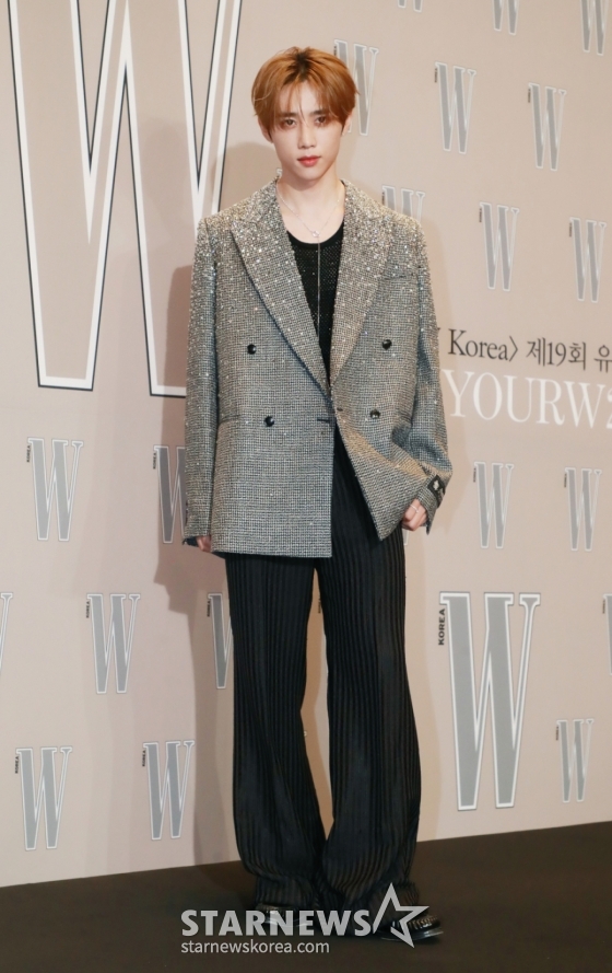 더보이즈 선우가 14일 오후 서울 광화문 포시즌스 호텔에서 진행된 제19회 W코리아 유방암 인식 향상 캠페인 자선 행사에 참석해 포즈를 취하고 있다. /2024.10.14 /사진=이동훈