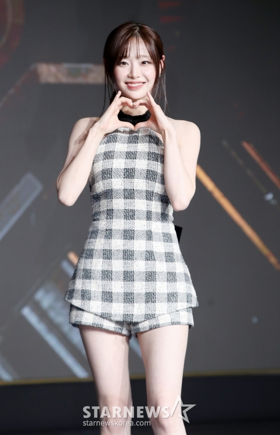 가수 츄가 29일 오전 서울 마포구 호텔나루에서 열린 넷플릭스 &#039;데블스 플랜: 데스룸&#039; 제작발표회에 참석해 포즈를 취하고 있다.  정종연 PD가 연출하는 &#039;데블스 플랜: 데스룸&#039;은 다양한 직업군의 플레이어가 7일간 합숙하며 최고의 브레인을 가리는 두뇌 서바이벌 게임으로 오는 5월 6일 공개된다. /2025.04.29 /사진=김휘선 hwijpg@