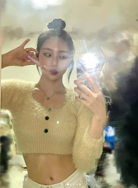 유세빈 치어리더가 복근을 자랑하고 있다. /사진=유세빈 치어리더 SNS