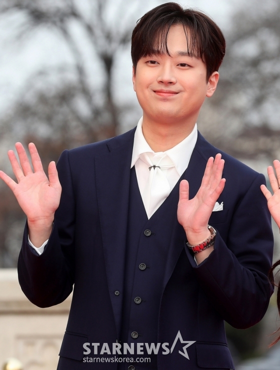 가수 이찬원이 27일 오후 서울 동대문구 경희대학교 평화의 전당에서 열린 &#039;2024 유니버설 슈퍼스타 어워즈(Universal Superstar Awards)&#039;에서 레드카펫을 밟고 있다. 2024.03.27 /사진=김창현