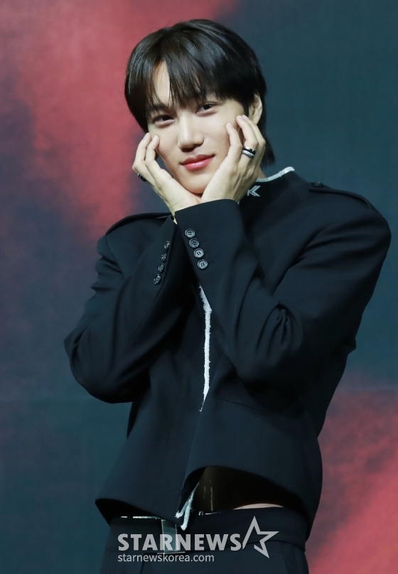 엑소 카이가 21일 오후 서울 광진구 예스24라이브홀에서 진행된 네 번째 미니앨범 &#039;웨이트 온 미&#039;(Wait On Me) 발매기념 쇼케이스에서 포즈를 취하고 있다.  이번 앨범에는 타이틀 곡 &#039;웨이트 온 미&#039;를 비롯해 &#039;어덜트 스윔&#039;(Adult Swim), &#039;월스 돈트 토크&#039;(Walls Don&#039;t Talk), &#039;프레셔&#039;(Pressure) 등 총 7곡이 수록됐다. /2025.04.21 /사진=이동훈 photoguy@