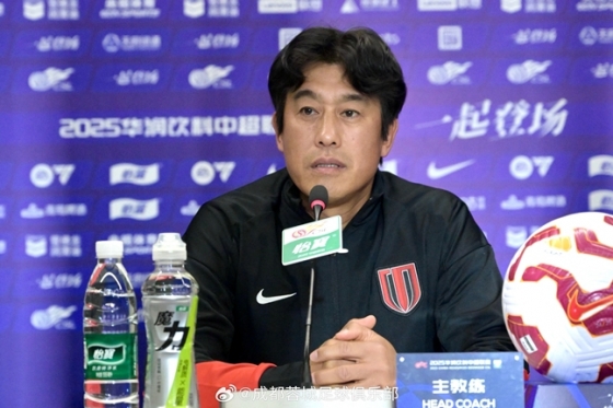 서정원 감독. /사진=청두 룽청 FC 공식 웨이보