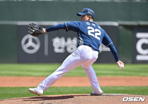NC 김녹원이 4일 사직 롯데전에서 투구하고 있다. 