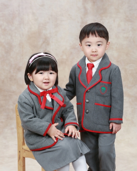 6일 키움의 시구와 시타자로 나서는 박연서(왼쪽), 박연준 어린이 남매. /사진=키움 히어로즈 제공