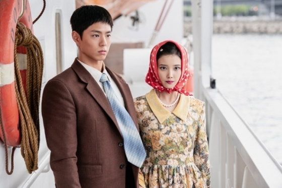 왼쪽부터 박보검, 아이유