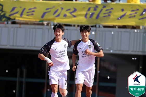 기뻐하는 전남 드래곤즈 선수들. /사진=한국프로축구연맹 제공