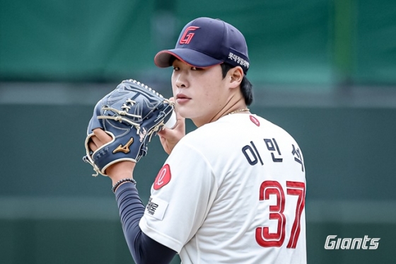 롯데 이민석이 5일 사직 SSG전에서 역투하고 있다. /사진=롯데 자이언츠 제공 