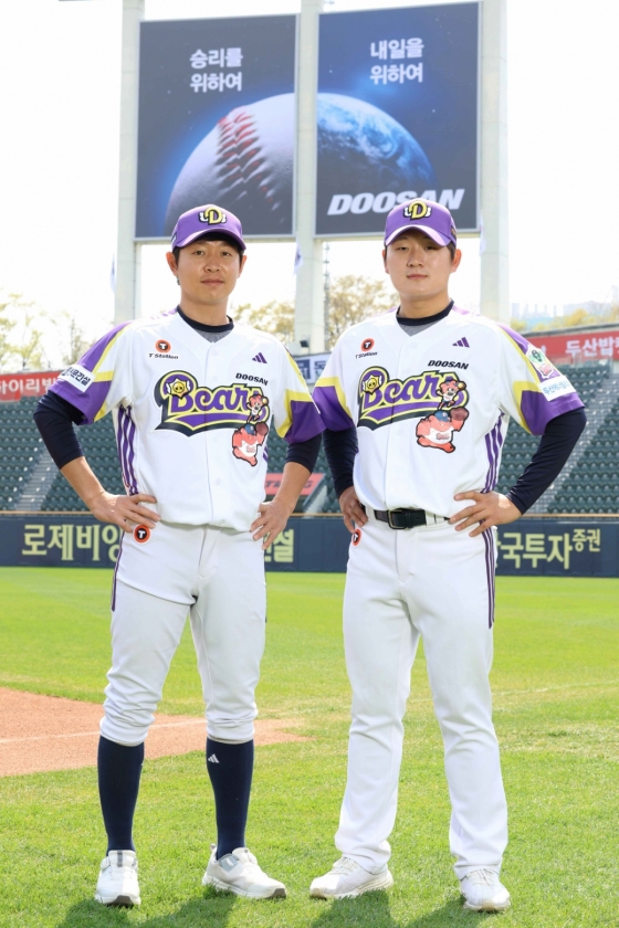 두산 정수빈(왼쪽)과 김택연. /사진=두산 베어스 제공