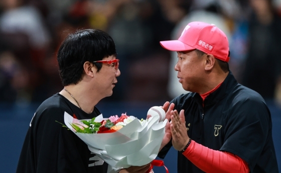 양현종(왼쪽)과 이범호 감독. /사진=KIA 타이거즈