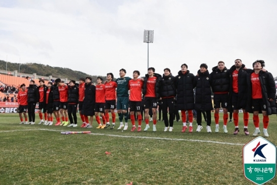 강원FC 선수단. /사진=한국프로축구연맹 제공