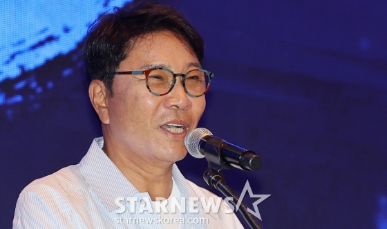 (서울=뉴스1) 김진환 기자 = 이수만 SM엔터테인먼트 전 총괄 프로듀서가 30일 오전 서울 영등포구 여의도 콘래드호텔에서 열린 국제저작권관리단체연맹(CISAC) 세계총회에 참석해 기조연설을 하고 있다.   국제저작권관리단체연맹(CISAC)은 1926년 창립돼 전 세계 116개국 225개 저작권 단체를 회원으로 두고 d 음악, 드라마, 문학 등을 아우르는 문화예술 분야 창작자 약 500만명이 회원으로 참여한 세계 최대 규모 저작권 관련 비정부 기구다. 2024.5.30/뉴스1  Copyright (C) 뉴스1. All rights reserved. 무단 전재 및 재배포,  AI학습 이용 금지. /사진=(서울=뉴스1) 김진환 기자