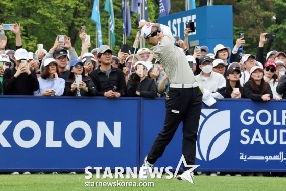 김효주가 11일 경기 고양시 뉴코리아CC에서 열린 아람코 코리아 챔피언십 3라운드에서 티샷을 날리고 있다. /사진=임성균 기자