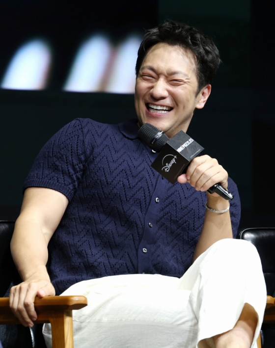 (서울=뉴스1) 권현진 기자 = 배우 손석구가 14일 서울 종로구 JW 메리어트 동대문 스퀘어 서울에서 열린 디즈니+ 오리지널 시리즈 &#039;나인 퍼즐&#039; 제작발표회에서 미소를 짓고 있다.  &#039;나인 퍼즐&#039;은 10년 전, 미결 사건의 유일한 목격자이자 현직 프로파일러인 &#039;이나&#039;(김다미 분)와 그를 끝까지 용의자로 의심하는 강력팀 형사 &#039;한샘&#039;(손석구 분)이 의문의 퍼즐 조각과 함께 다시 시작된 연쇄살인 사건의 비밀을 파헤치는 추리 스릴러다. 2025.5.14/뉴스1  Copyright (C) 뉴스1. All rights reserved. 무단 전재 및 재배포,  AI학습 이용 금지. /사진=(서울=뉴스1) 권현진 기자
