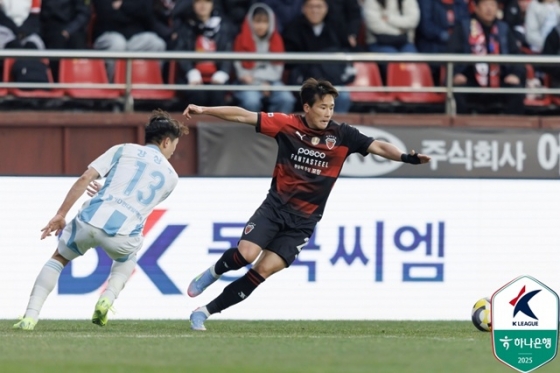 이태석(오른쪽). /사진=한국프로축구연맹 제공