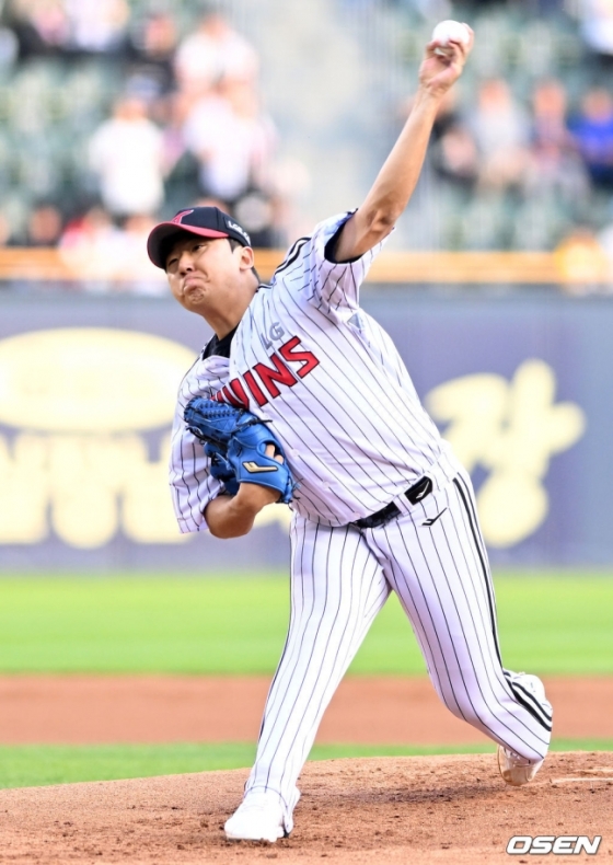 LG 송승기가 14일 잠실 키움전서 역투하고 있다.