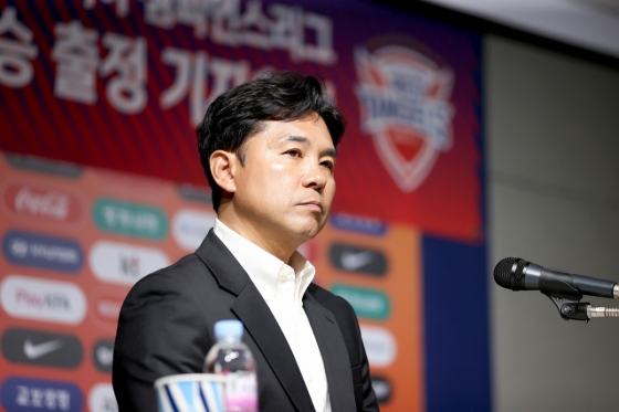 2025 AFC 여자 아시아 챔피언스리그 준결승 출정 기자회견에 참석한 허정재 인천 현대제철 감독. /사진=한국여자축구연맹 제공
