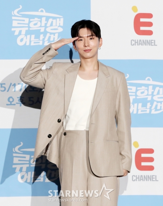 그룹 몬스타엑스 기현이 15일 오전 서울 종로구 씨네큐브에서 열린 E채널 &#039;류학생 어남선&#039; 제작발표회에 참석해 포즈를 취하고 있다. /2025.05.15 /사진=김휘선 hwijpg@