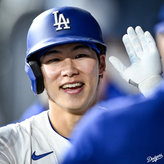 LA 다저스 김혜성이 15일(한국 시각) 애슬레틱스전에서 메이저리그 데뷔 첫 홈런을 터트린 뒤 환하게 웃고 있다. /사진=LA 다저스 공식 SNS
