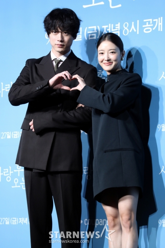 (왼쪽부터) 배우 사카쿠치 켄타로와 이세영이 쿠팡플레이 시리즈 &#039;사랑후에 오는 것들&#039; 제작발표회에 참석해 포즈를 취하고 있다. 2024.09.12 /사진=임성균