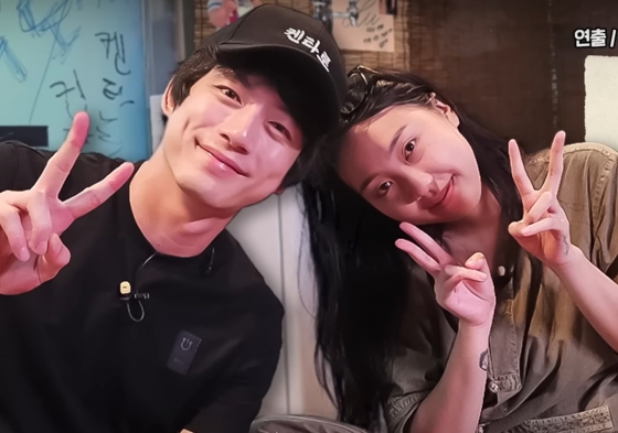왼쪽부터 사카구치 켄타로, 이영지 /사진=유튜브 채널 &#039;차린 건 쥐뿔도 없지만&#039; 영상 캡처