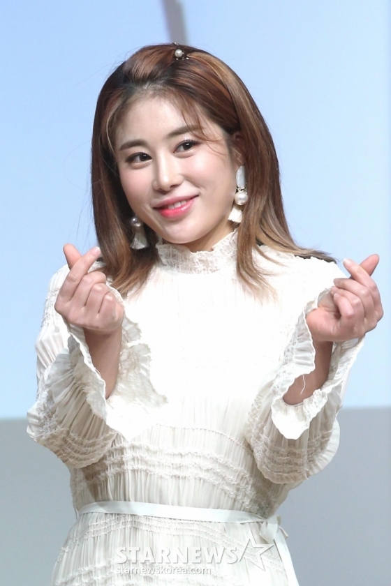 가수 김소유가 5일 오후 서울 강남구 청담동 일지아트홀에서 열린 뮤지컬 &#039;트롯연가&#039; 제작발표회에서 포즈를 취하고 있다.