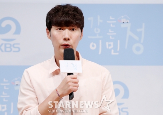 황성훈 PD가 16일 오전 서울 영등포구 여의도 KBS 아트홀에서 열린 KBS2 &#039;가는정 오는정 이민정&#039; 제작발표회에 참석해 질의응답을 하고 있다. /2025.05.16 /사진=김휘선 hwijpg@