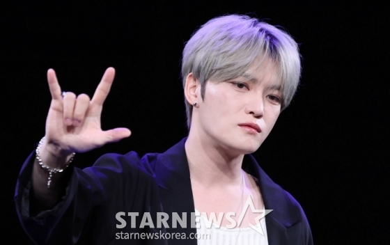 (서울=뉴스1) 박지혜 기자 = 김재중이 19일 오후 서울 상암동 MBC 골든마우스홀에서 열린 EP &#039;뷰티 인 카오스&#039;(Beauty in Chaos) 발매 기념 기자간담회에서 포즈를 취하고 있다.  2025.5.19/뉴스1  Copyright (C) 뉴스1. All rights reserved. 무단 전재 및 재배포,  AI학습 이용 금지. /사진=(서울=뉴스1) 박지혜 기자