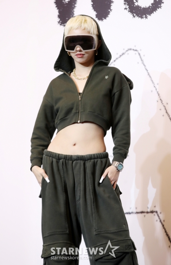 아이들(i-dle)&#039;  소연이 19일 오후 서울 강남구 조선 팰리스 서울 강남에서 열린 미니 8집 앨범 &#039;위 아(We are)&#039; 발매 기념 기자간담회에서 포즈를 취하고 있다.   전원 재계약 이후 발매하는 여덟 번째 미니앨범 &#039;We are&#039;는 기존 &#039;(G)I-DLE&#039; 그룹명에서 &#039;(G)&#039;를 빼고 리브랜딩에 나서며 더욱 한계 없는 음악과 콘셉트를 선보일 예정이다. /2025.05.19 /사진=김휘선 hwijpg@