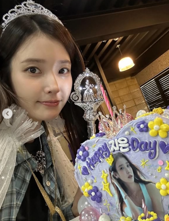 사진=아이유 인스타그램