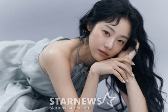 넷플릭스 예능 &#039;데블스플랜&#039;에 출연한 배우 이시원이 19일 진행된 인터뷰를 위해 포즈를 취하고 있다. /사진제공=이엘미디어 2023.10.19 /사진=이동훈