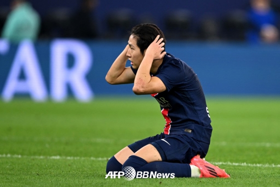 아쉬워하고 있는 파리 생제르맹(PSG) 이강인. /AFPBBNews=뉴스1