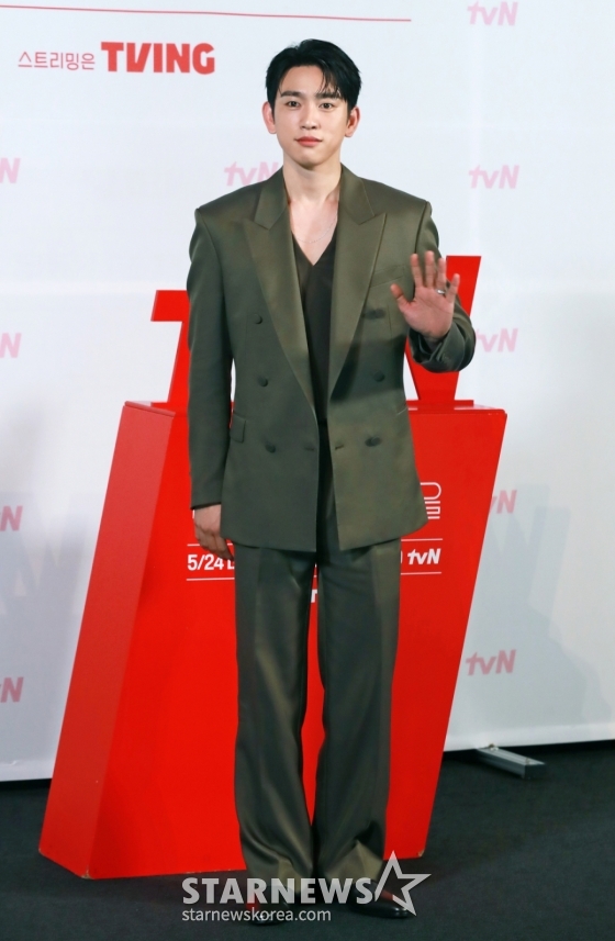 배우 박진영이 21일 오후 서울 영등포CGV에서 진행된 tvN 토일드라마 &#039;미지의 서울&#039; 제작발표회에 참석해 포즈를 취하고 있다.  얼굴 빼고 모든 게 다른 쌍둥이 자매가 인생을 맞바꾸는 거짓말로 진짜 사랑과 인생을 찾아가는 로맨틱 성장 드라마 &#039;미지의 서울&#039;은 오는 24일 첫 방송된다. /2025.05.21 /사진=이동훈 photoguy@