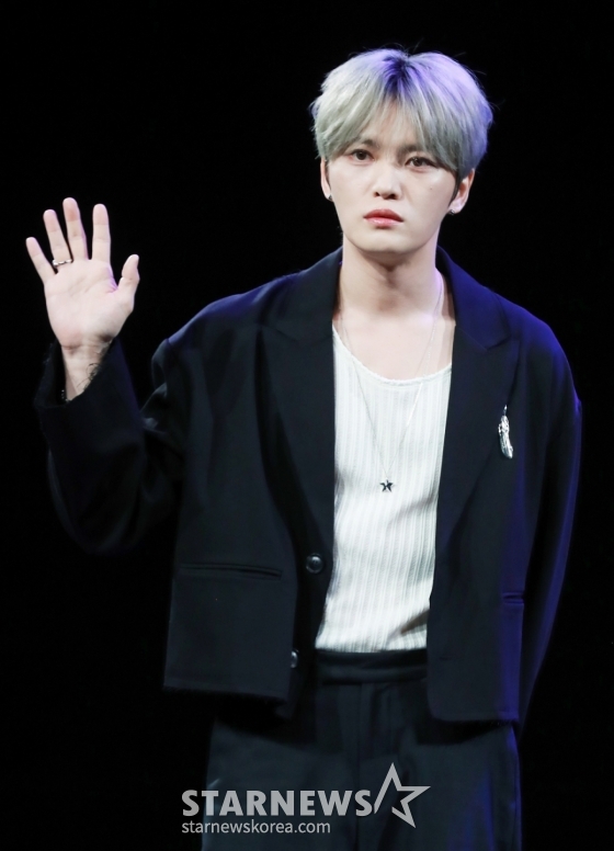 가수 김재중이 19일 오후 서울 마포구 상암동 MBC 사옥에서 진행된 EP &#039;Beauty in Chaos&#039;(뷰티 인 카오스) 발매기념 기자간담회에 참석해 포즈를 취하고 있다.  이번 앨범은 타이틀곡 &#039;ROCK STAR&#039;(록 스타)를 비롯해 &#039;In Chaos&#039;(인 카오스), &#039;Miracle&#039;(미라클), &#039;Last VoW&#039;(라스트 보우), &#039;Goal In&#039;(골인) 등 총 5곡이 수록됐다. /2025.05.19 /사진=이동훈 photoguy@