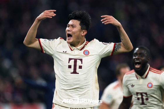 바이에른 뮌헨 김민재가 지난해 11월 파리 생제르맹(PSG)과의 유럽축구연맹(UEFA) 챔피언스리그에서 골을 넣은 뒤 포효하고 있다. /AFPBBNews=뉴스1