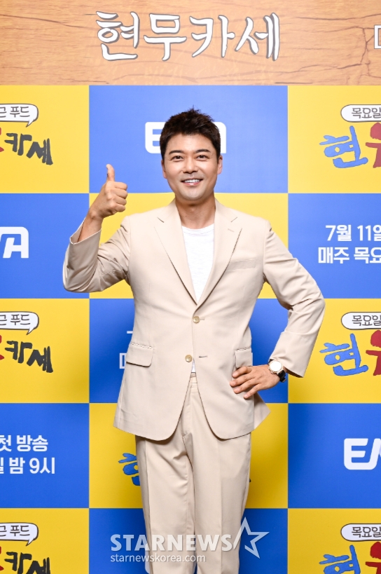 방송인 전현무가 11일 오전 온라인으로 진행된 ENA 예능 &#039;현무카세&#039; 제작발표회에 참석해 포즈를 취하고 있다. /사진제공=ENA 2024.07.11 /사진=이동훈