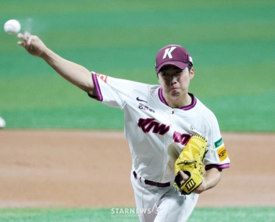 키움 선발 김연주가 22일 삼성전에서 역투를 펼치고 있다. /사진=강영조 선임기자