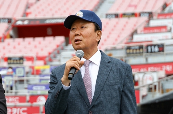 24일 &#039;제16회 선동열배 OK 전국 농아인 야구대회&#039; 폐회사를 하고 있는 선동열 전 감독. /사진=OK 금융그룹