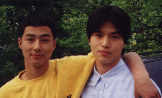 왼쪽부터 조인성, 이동욱 /사진=온라인 커뮤니티