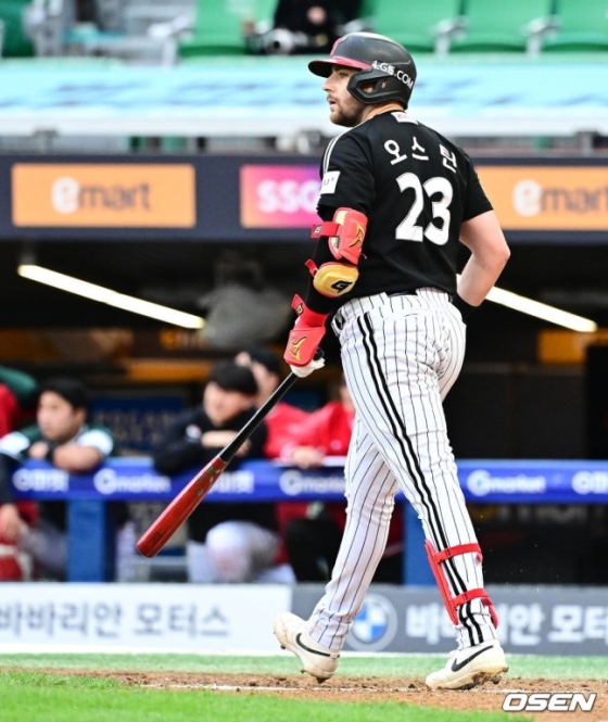 전날(24일) 홈런을 쏘아올린 오스틴. 