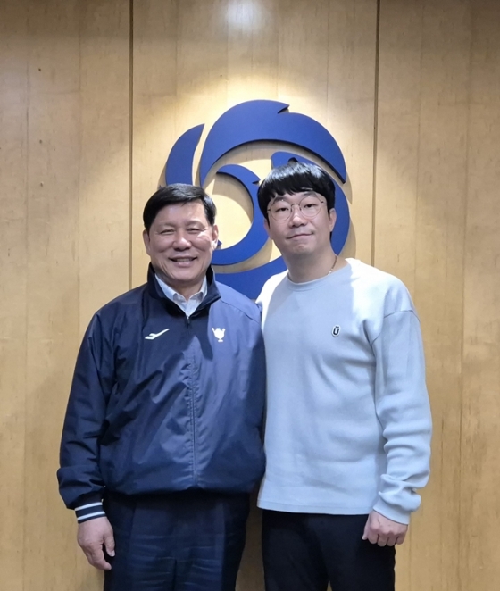 허구연 총재(왼쪽)와 양현종. /사진=한국야구위원회